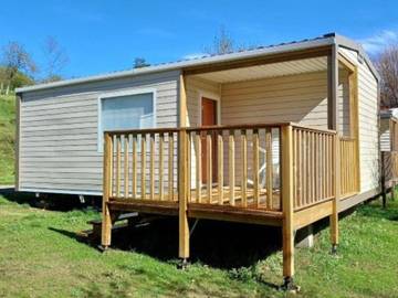 Camping pour 4 personnes, avec terrasse et piscine, animaux acceptés dans Lozère