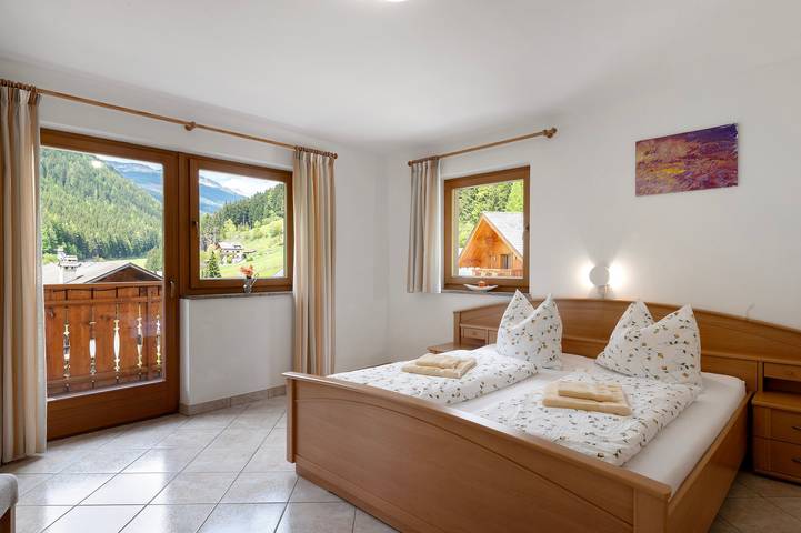 Entire apartment, Holiday Apartment 'Bergerhof 2' with Mountain View, Shared Garden & Wi-Fi in Sarnvalley, Sarntal Alps