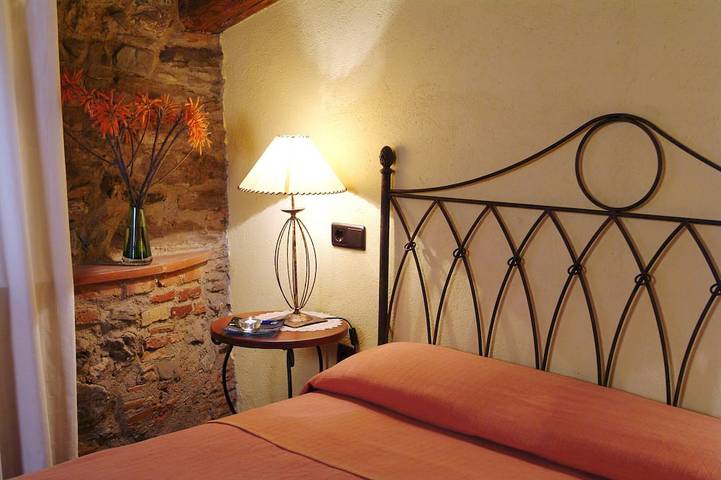 Gîte pour 13 personnes, avec jardin et terrasse, animaux acceptés à Garriguella - 3