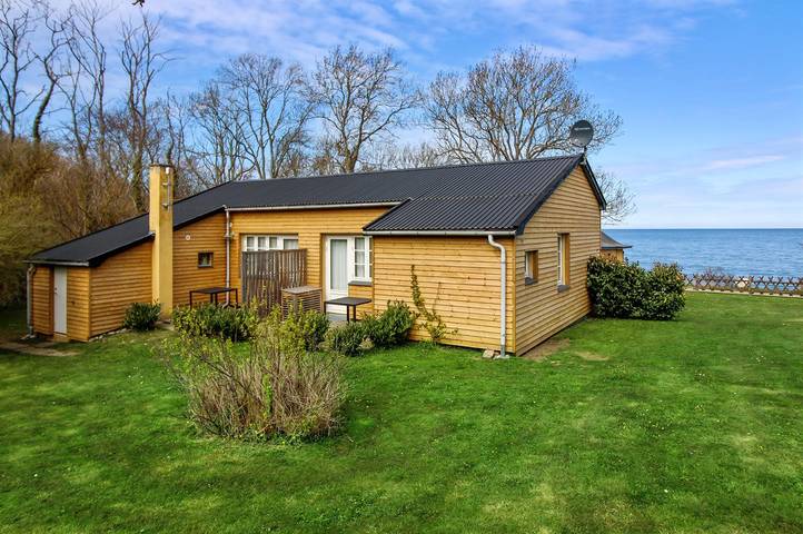 Ferieleilighet for 4 personer, med terrasse, dyr tillatt i Gudhjem