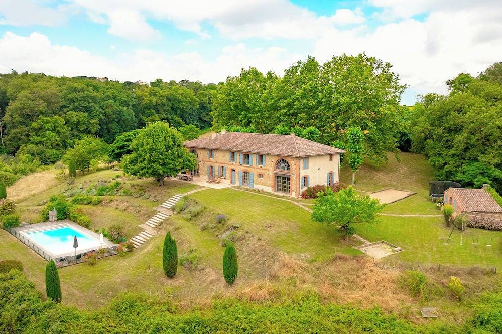 Magnifique grand gîte entier à la campagne avec piscine et vue. in Lézat-sur-Lèze, Ariège