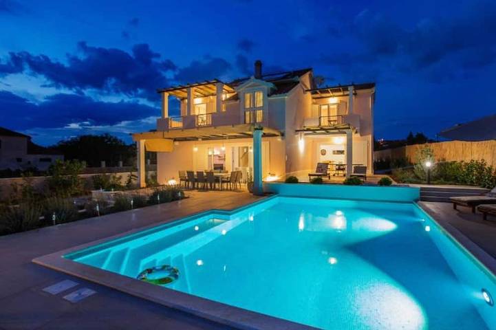 Villa für 10 Personen, mit Sauna und Balkon - 1