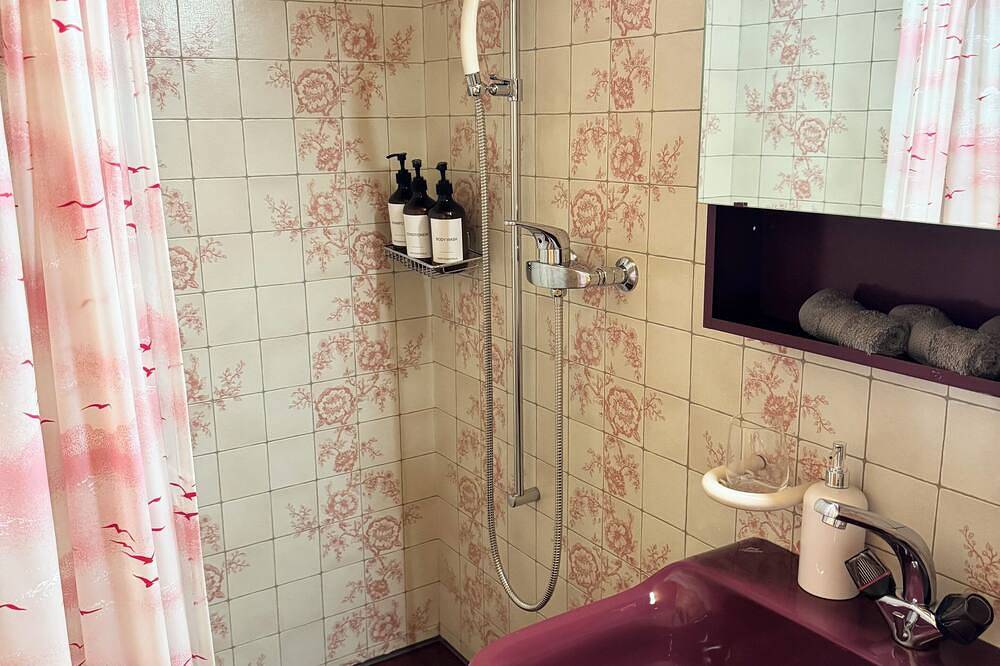 Chalet Idylle | mountain view & close to Interlaken in Ringgenberg, Berner Oberland