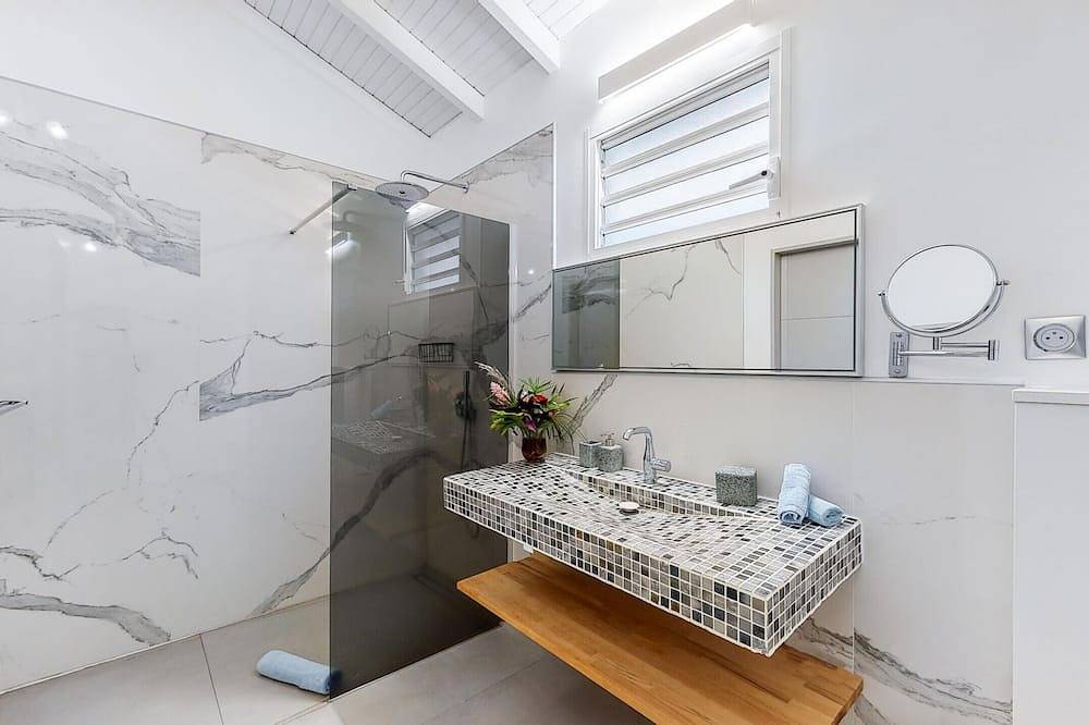 Villa Aldebaran with Swimming Pool and 2 Parental Suites in Petit-Bourg, Guadeloupe