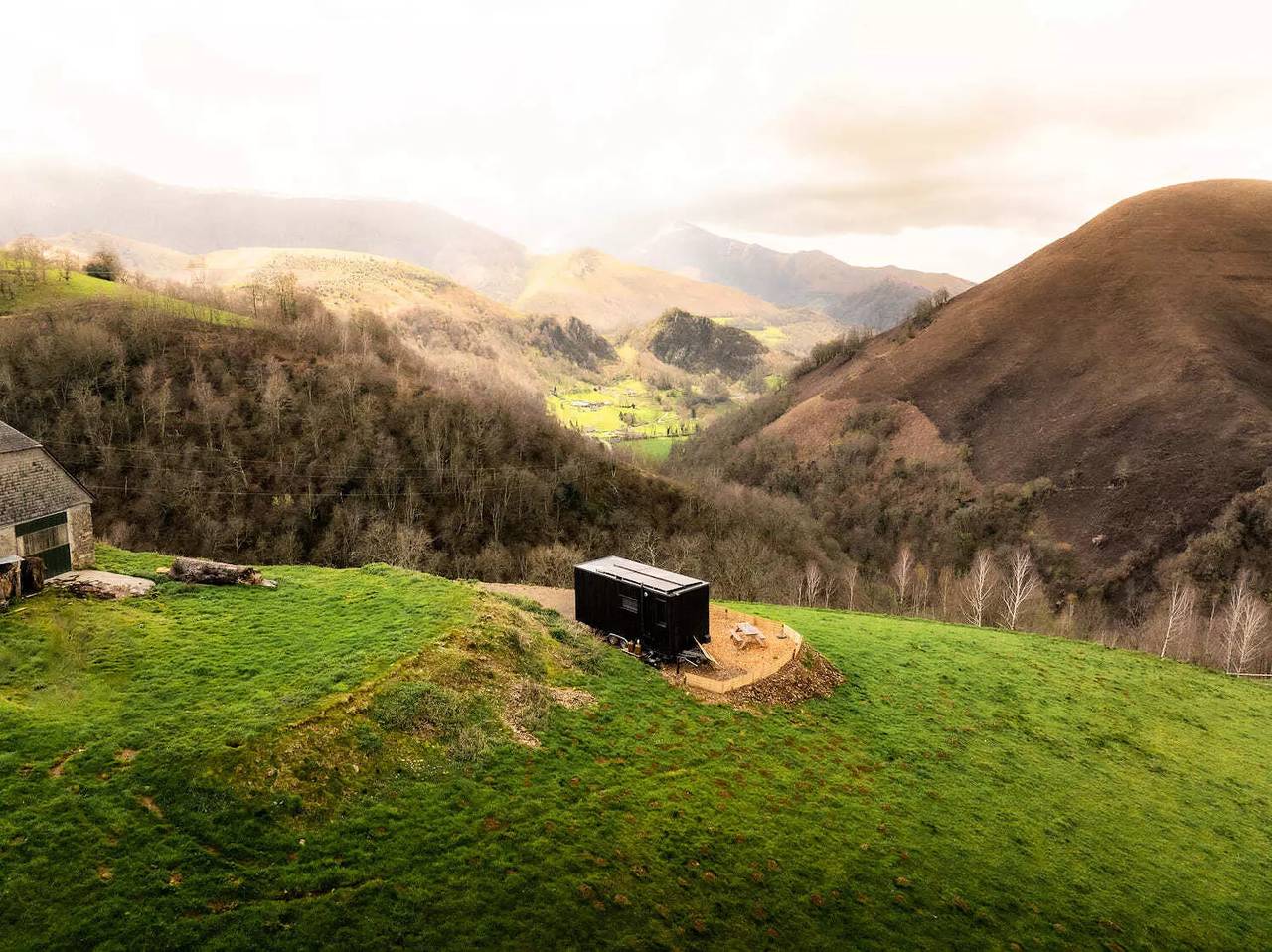 Appartement entier, Tiny House face aux Pyrénées, près de Lourdes in Arrodets-ez-Angles, Hautes-Pyrénées