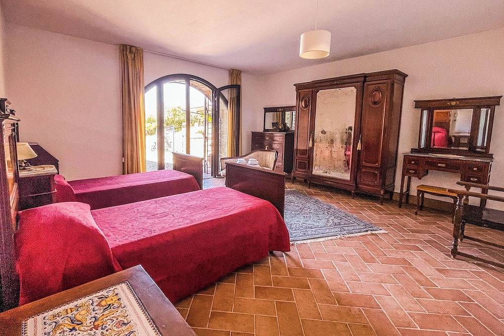 House With Private Pool and Fenced Garden in Quiet Location. Panoramic Views in Perugia Province