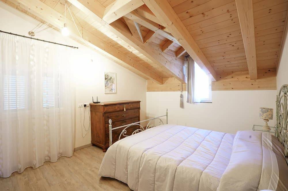 Lovely home in Imperia with Wifi in Borgo Sant'Agata, Imperia