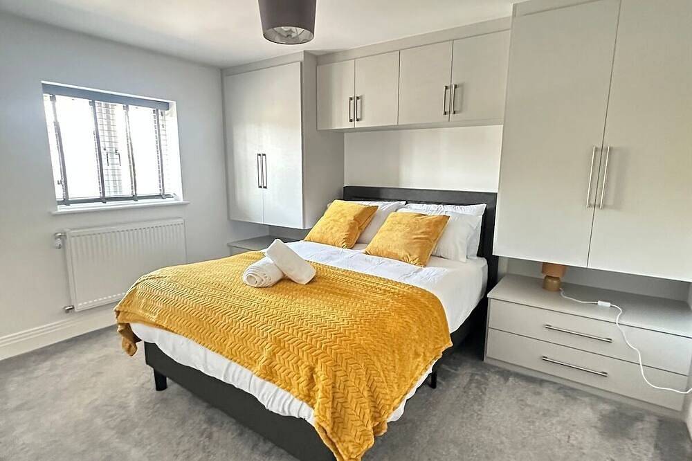 Entire apartment, Woking Work Stay – 2 Beds + Park in Woking, Surrey
