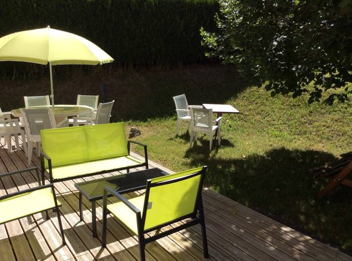 Gîte pour 9 personnes, avec jardin et terrasse, animaux acceptés dans le Puy-de-Dôme - 4