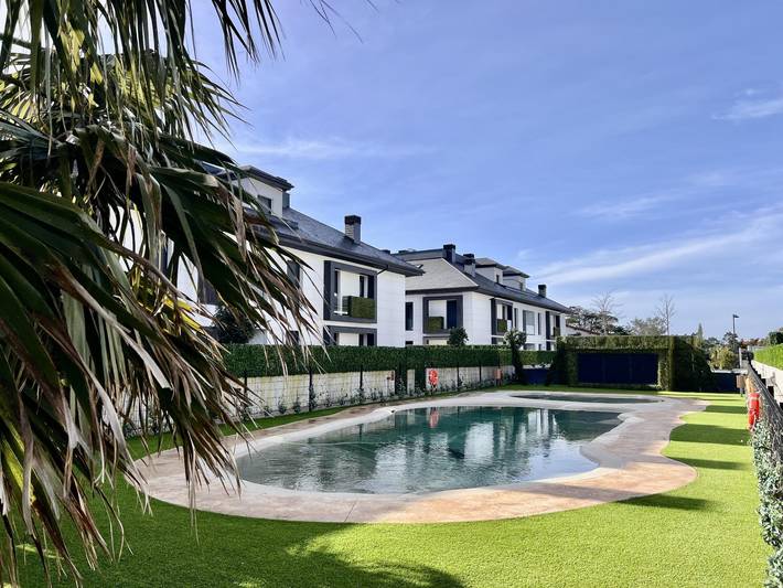 Apartamento de vacaciones para 4 personas, con piscina además de piscina para niños y jardín - 1