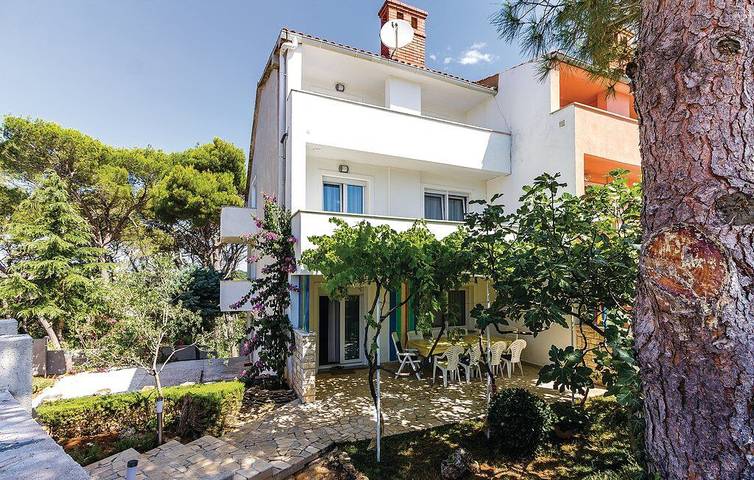 Ferienhaus für 7 Personen, mit Ausblick und Terrasse sowie Garten