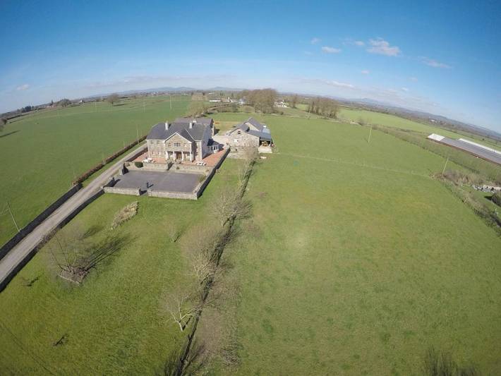 Location de vacances pour 3 personnes, avec jardin ainsi que terrasse et vue à Fermoy