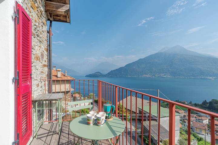 Gîte pour 5 personnes, avec vue sur le lac ainsi que balcon et piscine, adapté aux familles dans Italie du Nord - 2