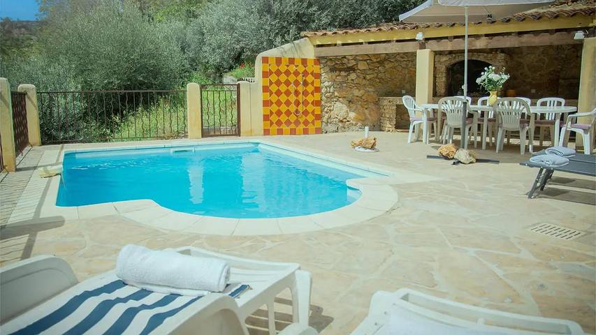 Ferienhaus für 7 Personen, mit Pool und Terrasse, mit Haustier