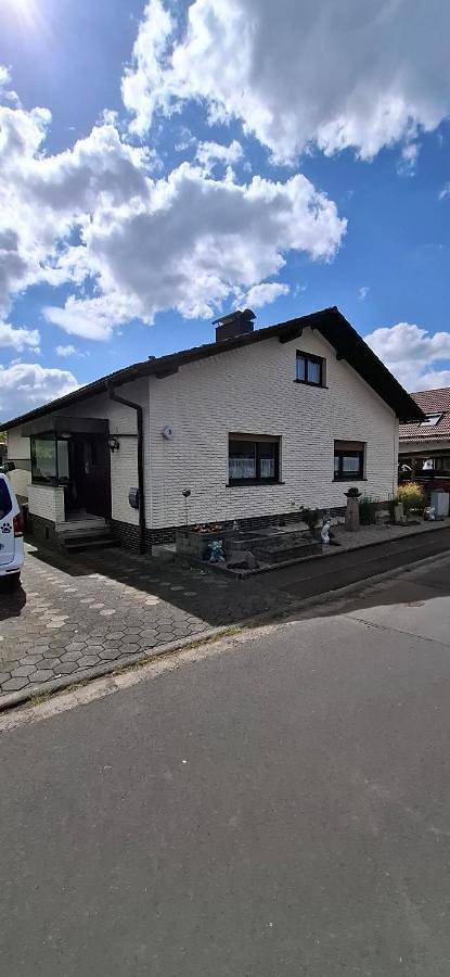 Ferienwohnung für 4 Personen, mit Garten und Ausblick in Gedern