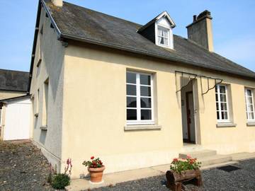 Gîte pour 6 personnes, avec jardin à Bérigny