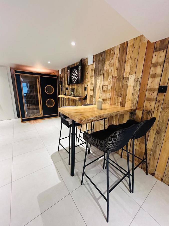 Location de vacances pour 7 personnes, avec jardin ainsi que sauna et jacuzzi à Beaumont-la-Ronce - 4