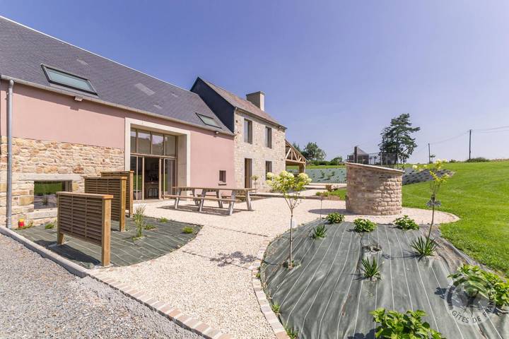 Gîte pour 10 personnes, avec terrasse et jardin
