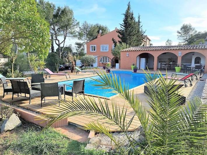 Chalet para 10 personas, con vistas además de jardín y piscina - 1