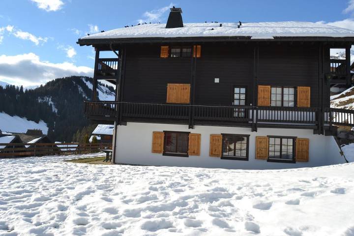 Gîte pour 6 personnes, avec vue et jardin, adapté aux familles dans Champoussin - 2