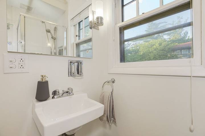 Vacation rental for 8 people, with yard, with pets in Kansas City