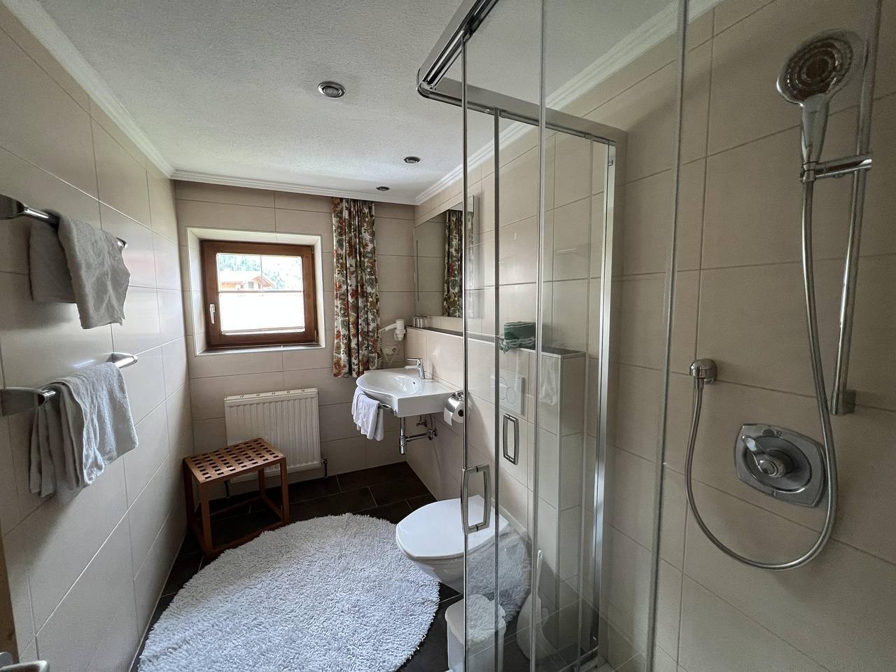 Ganze Ferienwohnung, Dreibettzimmer "Lärche" in Huben, Längenfeld