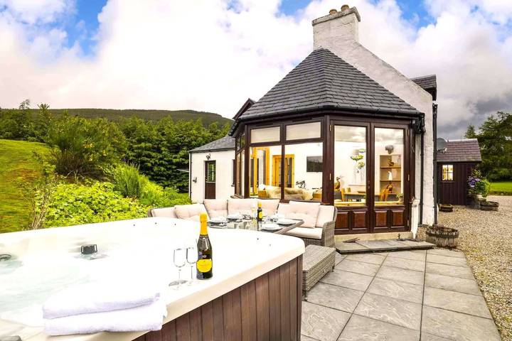 Cottage for 10 people, with Garden in Aviemore