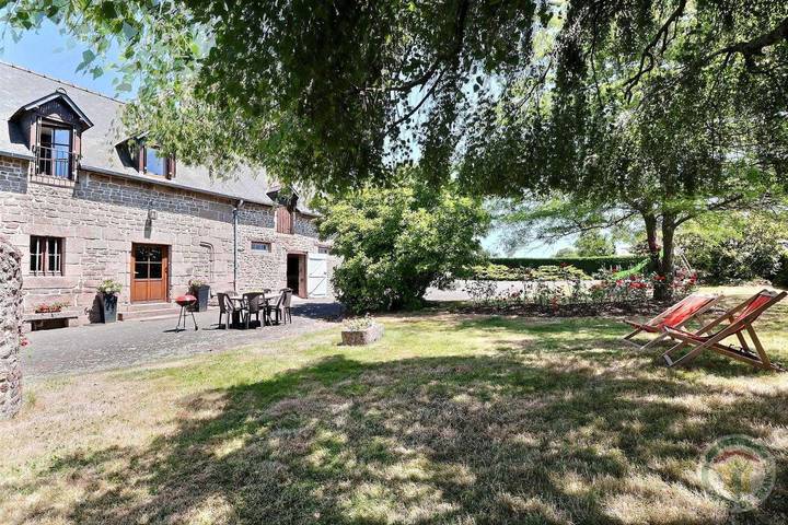 Gîte pour 5 personnes, avec Terrasse ainsi que Jardin et Vue à Parigné