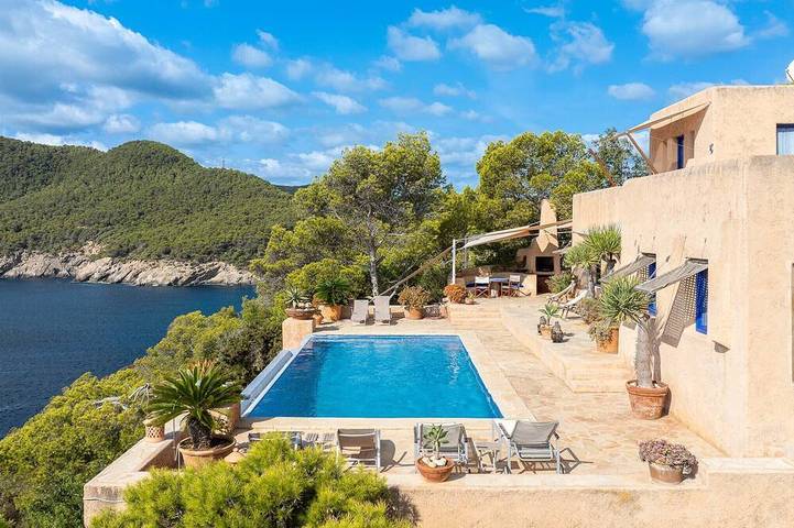 Casa de vacaciones para 9 personas, con balcón y jardín en Cala San Vicente