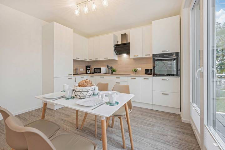 Ganze Wohnung, Großzügige Ferienwohnung mit Sauna & Balkon – ruhig im Grünen gelegen in Zirchow, Usedom