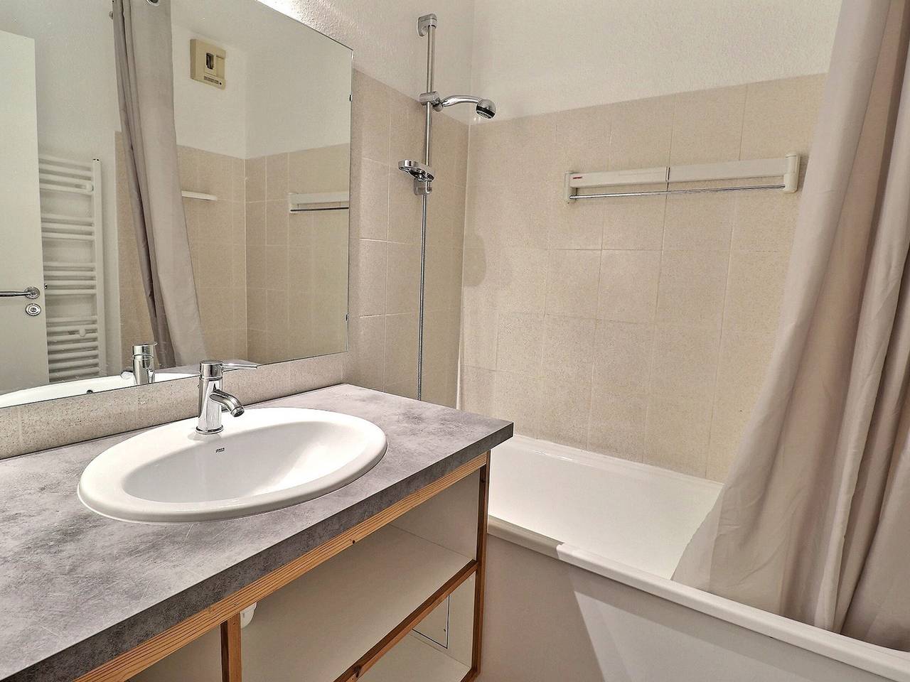 Ganze Wohnung, La Tania - Gemütliche Ferienwohnung für 4 Personen, Ski-in/Ski-out, 31m² in La Tania, La Perrière