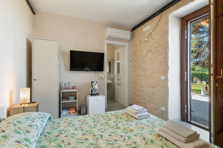 Zimmer 'Vigna Di Pettineo - N6' mit Gemeinschaftspool, privater Terrasse und Klimaanlage in Vittoria, Ragusa Provinz