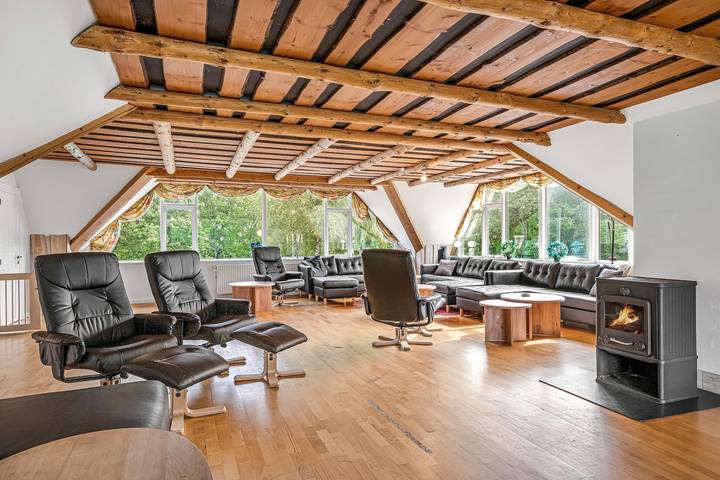 24 person pool house with activity room and 8 bedrooms. in Viborg