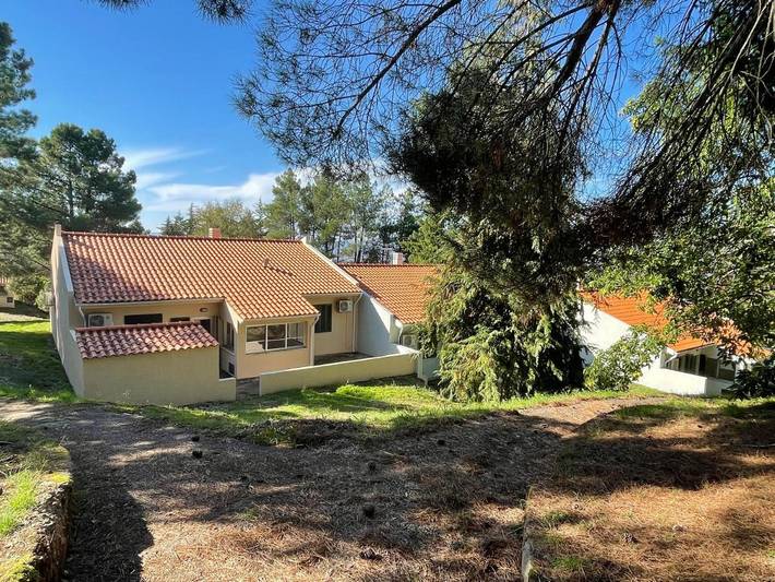 Location de vacances pour 6 personnes, avec vue ainsi que jardin et terrasse dans Felgar