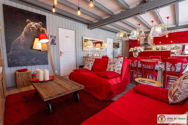 Location de vacances pour 8 personnes, avec terrasse ainsi que jardin et vue dans station de ski du Laguiole - Le Bouyssou - 3