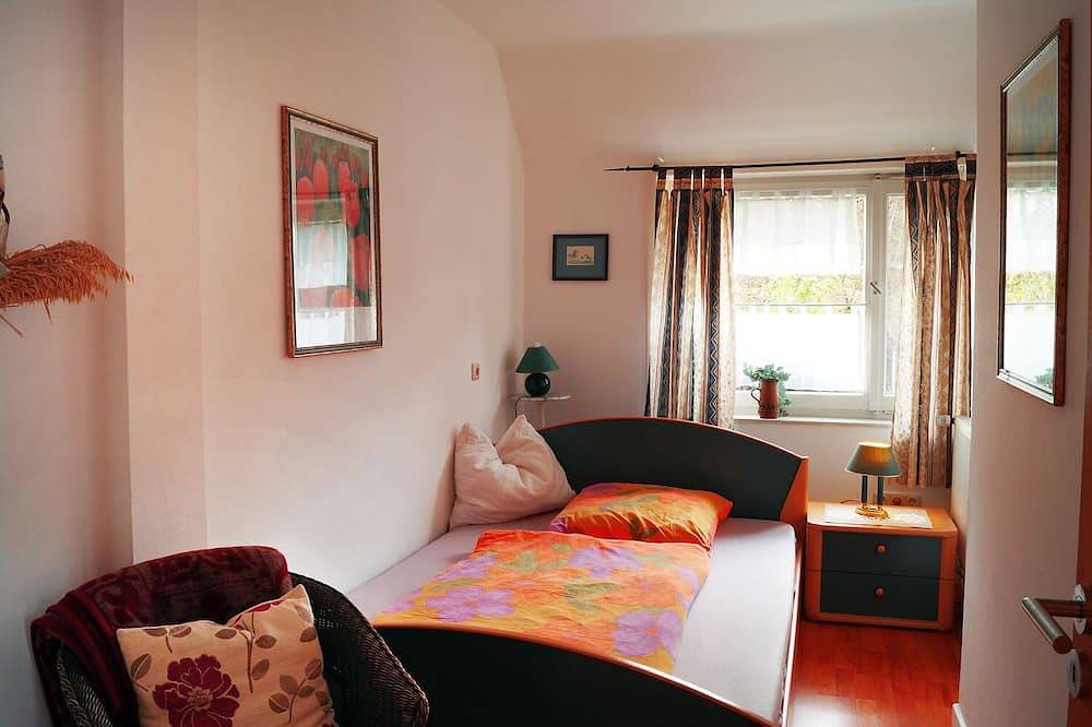 Großes Reetdachhaus mit Garten und Bootsanleger direkt am Fluss Oste in Hechthausen, Cuxland