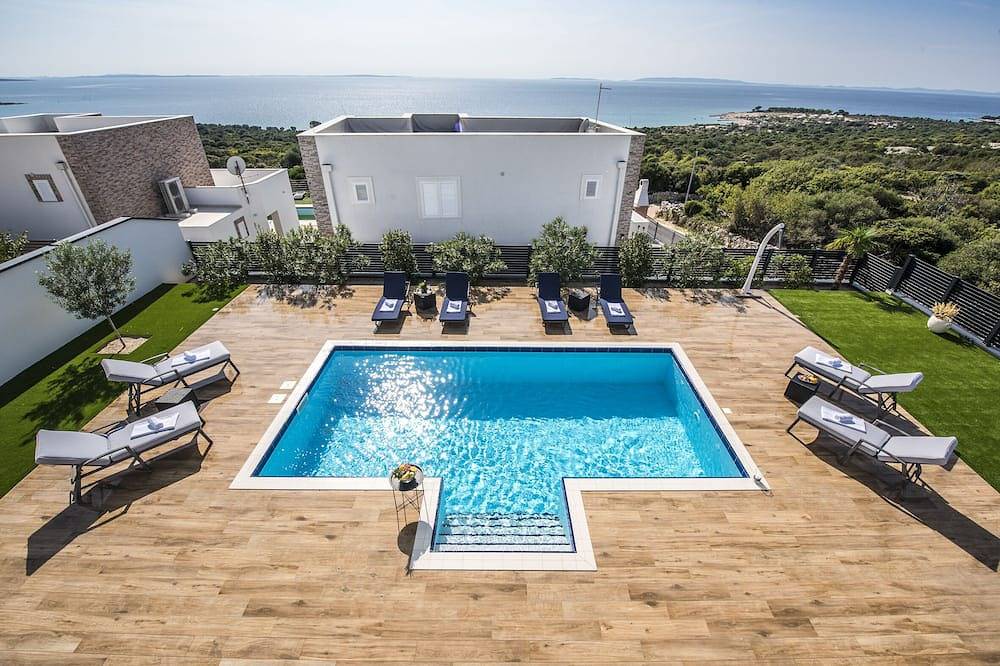 Luxury Villas Royal Ii with Private Pool in Novalja, Pag Island