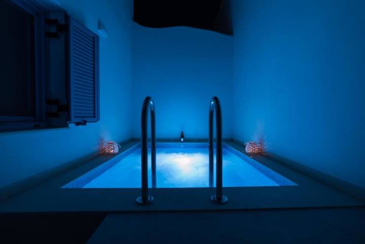Villa für 2 Personen, mit Whirlpool und Terrasse sowie Pool in Kamilari