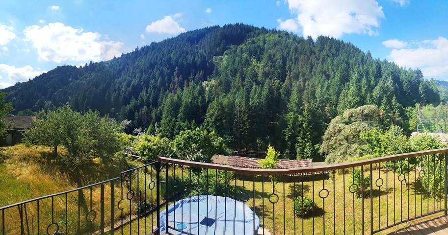 Gîte pour 6 personnes, avec jardin ainsi que piscine et vue dans Saint-Martin-de-Valamas