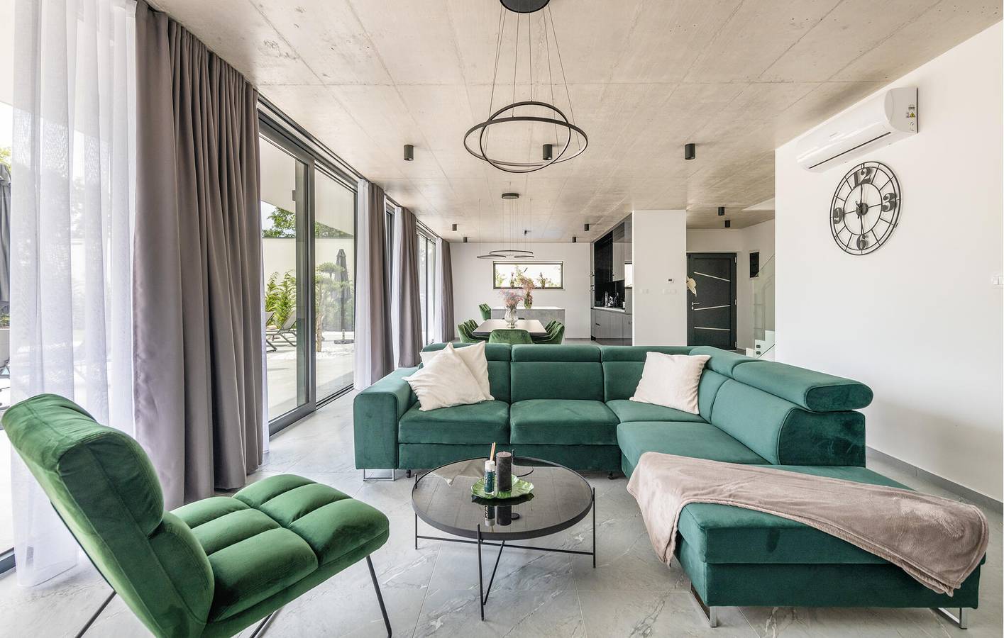 Geräumige, ca. 23 m² große Wohnung mit Pool, Terrasse und WLAN-Zugang in Žminj, Zentralistrien