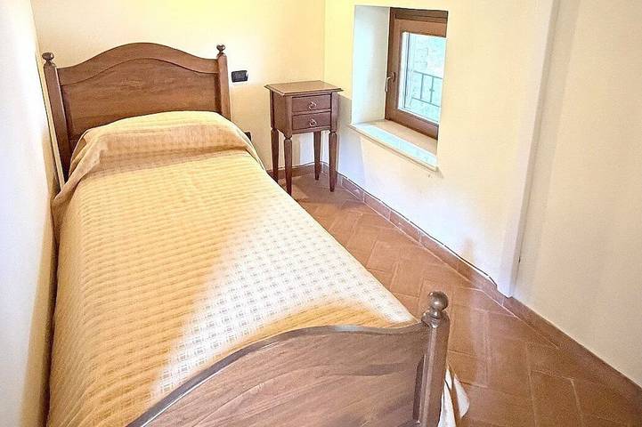 Casa Fronda A: A graceful apartment that is part of an ancient country house situated at a short distance from the shores of Lake Piediluco, with Free Wi-Fi. in Terni, Valnerina