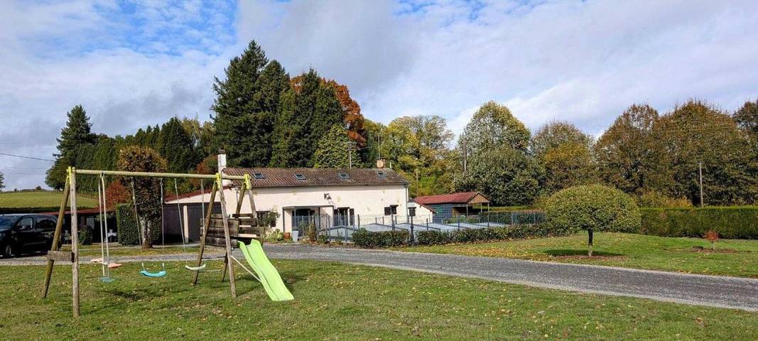 Location de vacances pour 6 personnes, avec piscine et jardin à Le Châtenet-en-Dognon