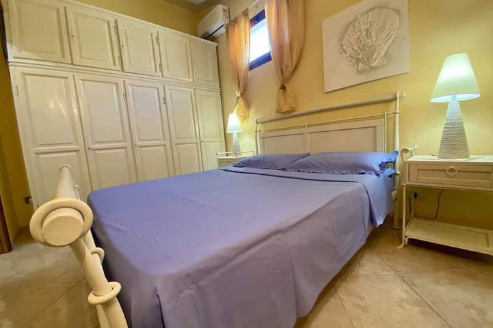 Villa con giardino, relax ed incantevole vista mare a pochi passi dalla spiaggia in Costa Rei, Muravera