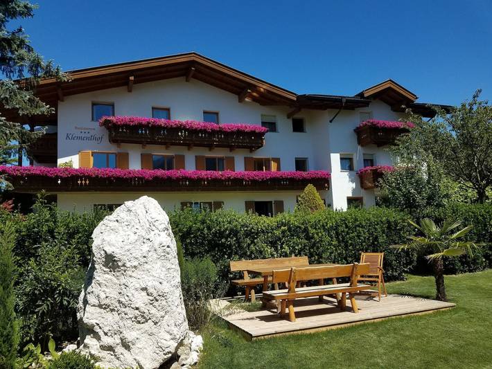 Ferienwohnung für 8 Personen, mit Pool und Garten sowie Ausblick und Terrasse in Natz-Schabs
