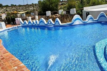 Casa rural para 8 personas, con jardín además de piscina y terraza, Se admiten mascotas en Torre de Embesora
