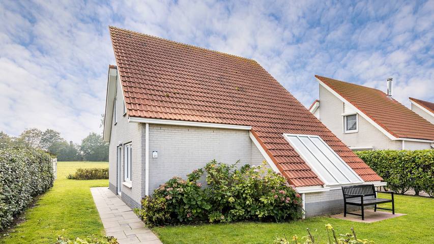 Ferienhaus für 6 Personen, mit Balkon/Terrasse und Terrasse sowie Garten und Sauna in Scharendijke