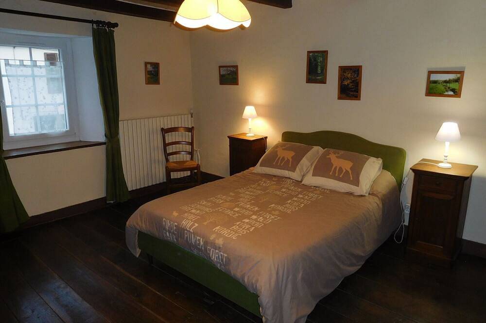 Charming Forest Retreat with Fireplace, Garden, Near Scenic Trails in Giey-sur-Aujon, Parc national de forêts