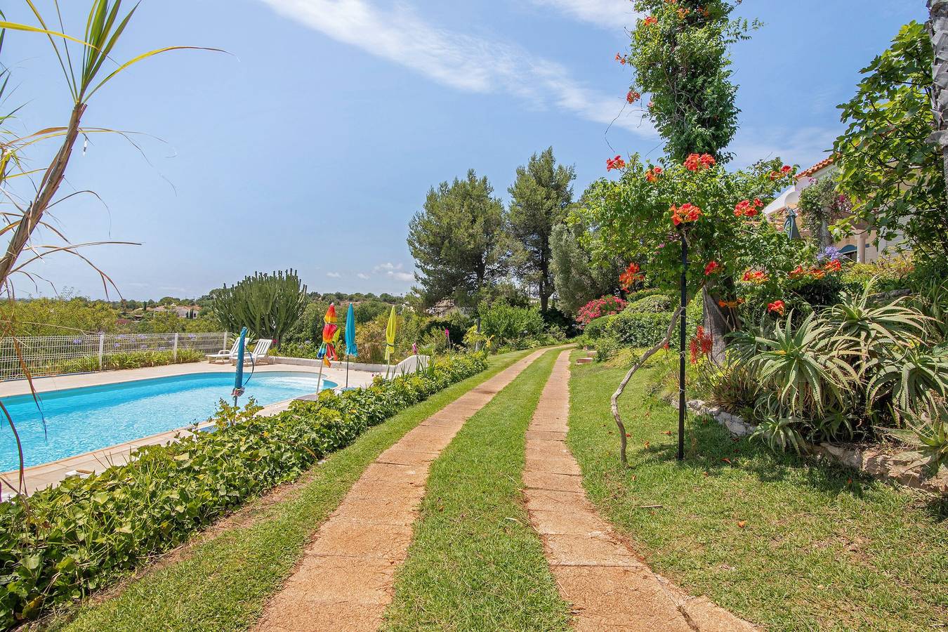 Villa 'La Ribeyre' con vista mare, piscina privata e Wi-Fi in Boliqueime, Distretto di Faro