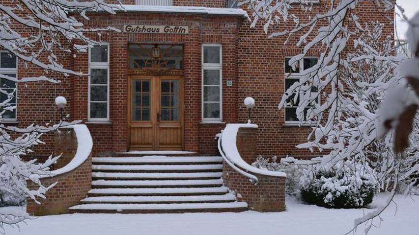 Ferienhaus für 24 Personen, mit Garten und Terrasse sowie Sauna in Mecklenburgische Schweiz