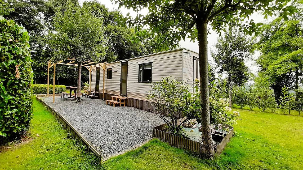 Camping Car pour 5 personnes avec terrasse in Gouvets, Région de Saint-Lô
